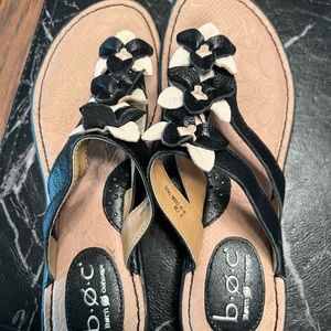 Size 7M/W BOC Leather sandals.